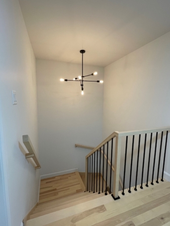 Escalier entre deux murs E-004